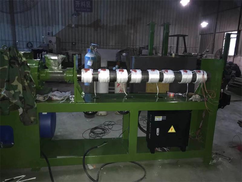 變頻電磁感應(yīng)加熱在塑料橡膠機(jī)械設(shè)備中節(jié)能改造分析.jpg
